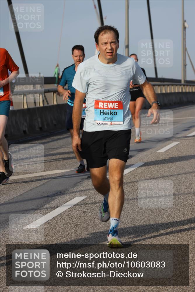 03.10.2026 - Köhlbrandbrückenlauf Strokosch-Dieckow http://msf.ph/oto/10603083 03.10.2026 09:39:20 Position 2 2164 meine-sportfotos.de