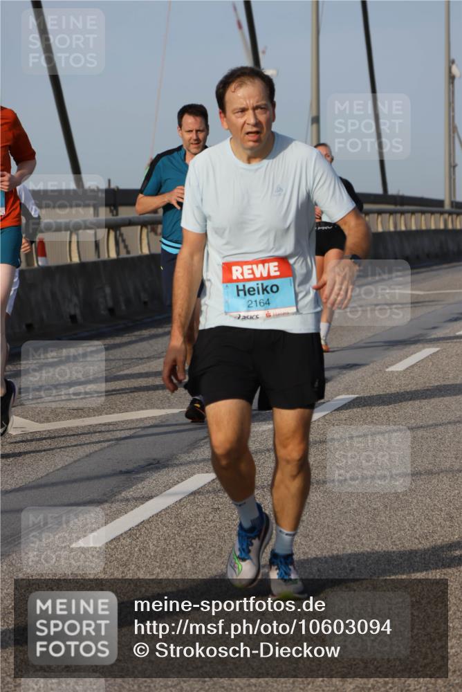 03.10.2026 - Köhlbrandbrückenlauf Strokosch-Dieckow http://msf.ph/oto/10603094 03.10.2026 09:39:20 Position 2 2164 meine-sportfotos.de