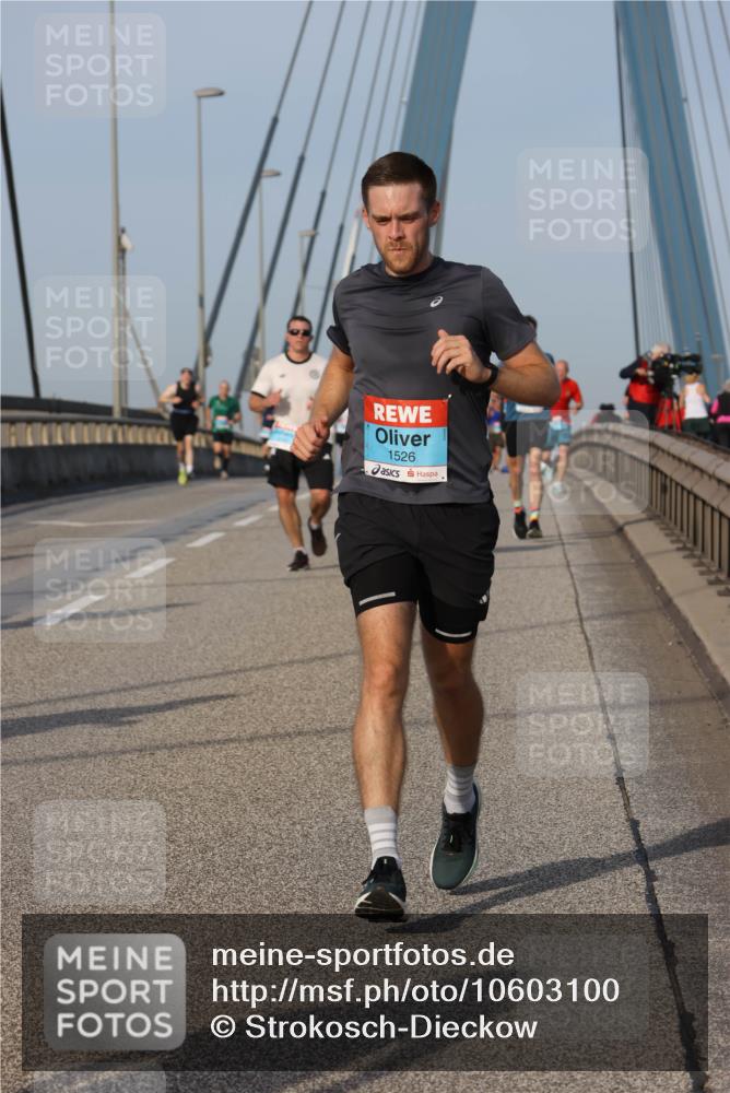 03.10.2026 - Köhlbrandbrückenlauf Strokosch-Dieckow http://msf.ph/oto/10603100 03.10.2026 09:39:21 Position 2 1526 meine-sportfotos.de
