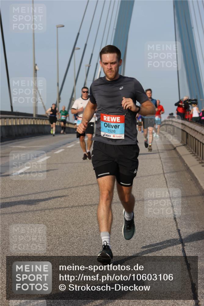 03.10.2026 - Köhlbrandbrückenlauf Strokosch-Dieckow http://msf.ph/oto/10603106 03.10.2026 09:39:21 Position 2 1526 meine-sportfotos.de