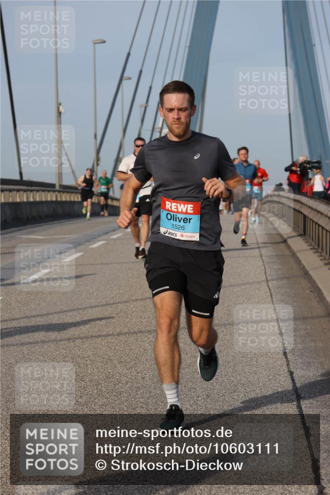 03.10.2026 - Köhlbrandbrückenlauf Strokosch-Dieckow http://msf.ph/oto/10603111 03.10.2026 09:39:21 Position 2 1526 meine-sportfotos.de