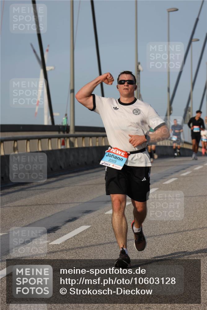 03.10.2026 - Köhlbrandbrückenlauf Strokosch-Dieckow http://msf.ph/oto/10603128 03.10.2026 09:39:26 Position 2 2203 meine-sportfotos.de