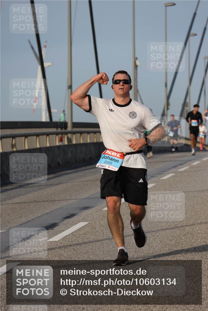 03.10.2026 - Köhlbrandbrückenlauf Strokosch-Dieckow http://msf.ph/oto/10603134 03.10.2026 09:39:26 Position 2 2203 meine-sportfotos.de