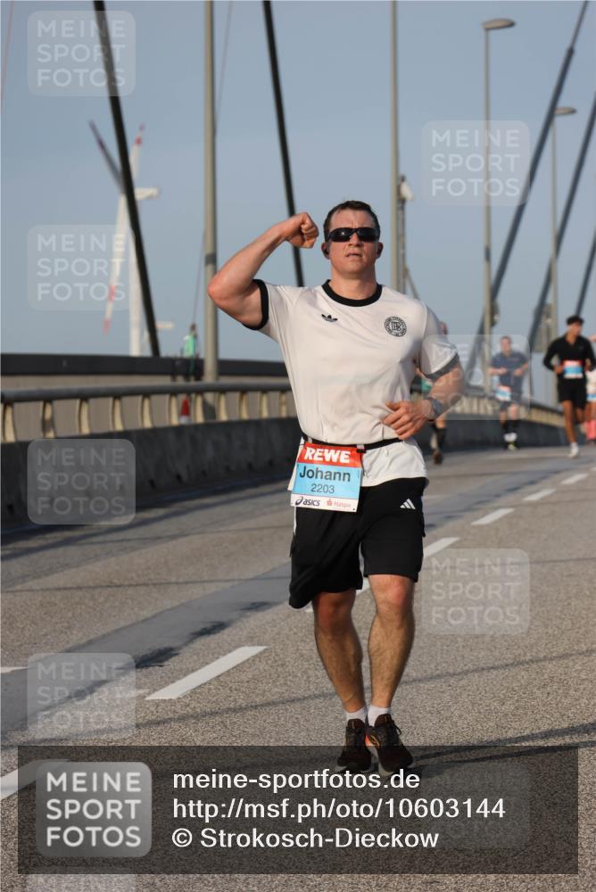 03.10.2026 - Köhlbrandbrückenlauf Strokosch-Dieckow http://msf.ph/oto/10603144 03.10.2026 09:39:26 Position 2 2203 meine-sportfotos.de