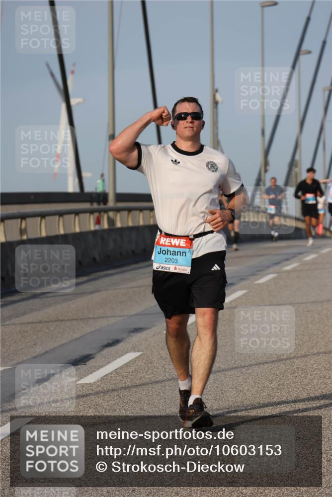 03.10.2026 - Köhlbrandbrückenlauf Strokosch-Dieckow http://msf.ph/oto/10603153 03.10.2026 09:39:26 Position 2 2203 meine-sportfotos.de