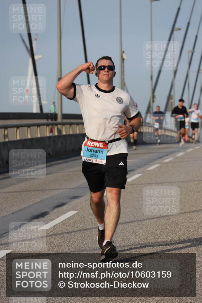 03.10.2026 - Köhlbrandbrückenlauf Strokosch-Dieckow http://msf.ph/oto/10603159 03.10.2026 09:39:27 Position 2 2203 meine-sportfotos.de