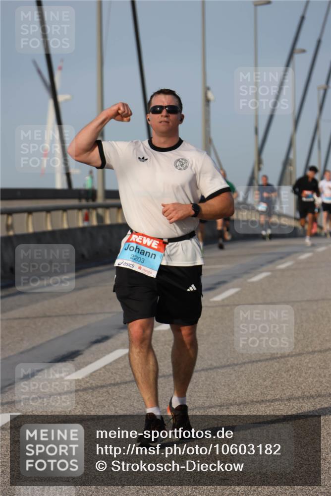 03.10.2026 - Köhlbrandbrückenlauf Strokosch-Dieckow http://msf.ph/oto/10603182 03.10.2026 09:39:27 Position 2 2203 meine-sportfotos.de