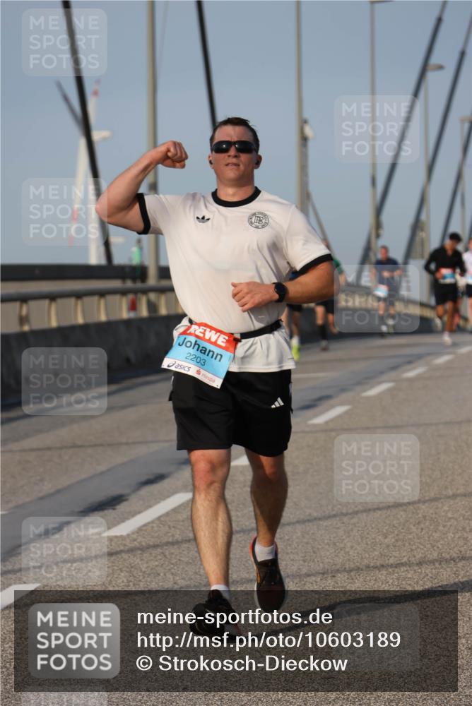 03.10.2026 - Köhlbrandbrückenlauf Strokosch-Dieckow http://msf.ph/oto/10603189 03.10.2026 09:39:27 Position 2 2203 meine-sportfotos.de