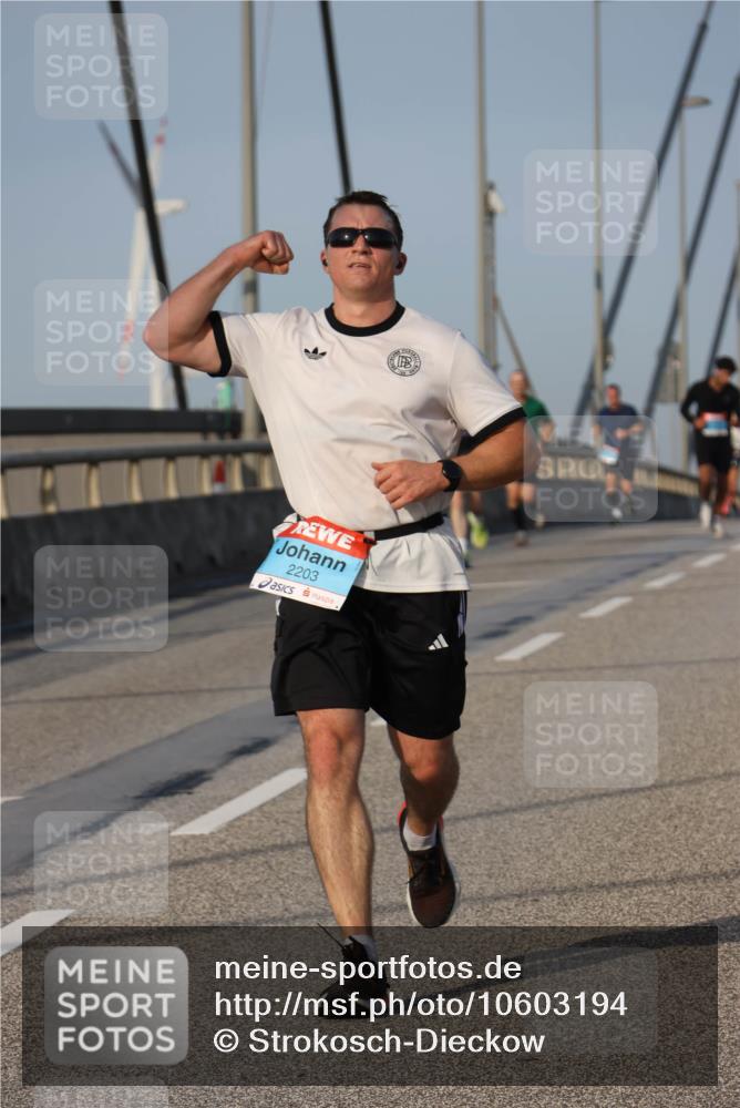 03.10.2026 - Köhlbrandbrückenlauf Strokosch-Dieckow http://msf.ph/oto/10603194 03.10.2026 09:39:27 Position 2 2203 meine-sportfotos.de