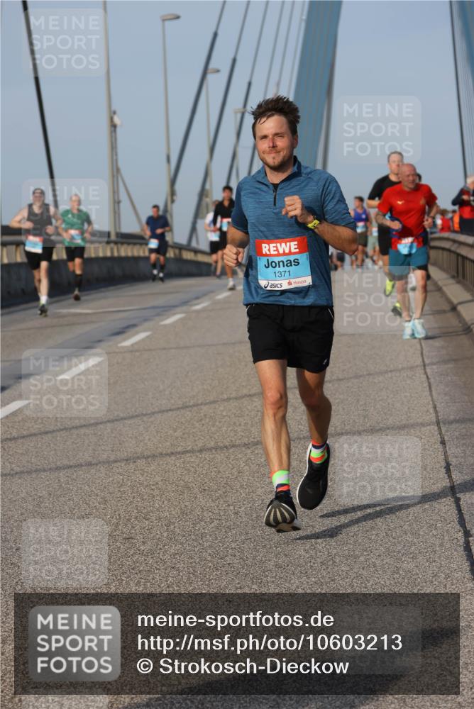 03.10.2026 - Köhlbrandbrückenlauf Strokosch-Dieckow http://msf.ph/oto/10603213 03.10.2026 09:39:30 Position 2 1371 meine-sportfotos.de