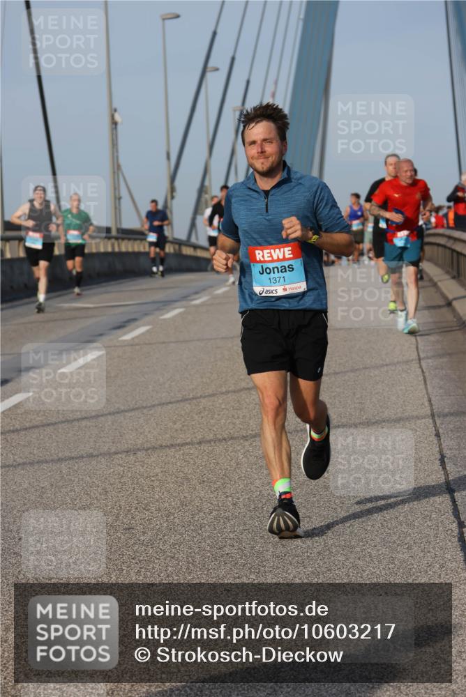 03.10.2026 - Köhlbrandbrückenlauf Strokosch-Dieckow http://msf.ph/oto/10603217 03.10.2026 09:39:30 Position 2 1371 meine-sportfotos.de