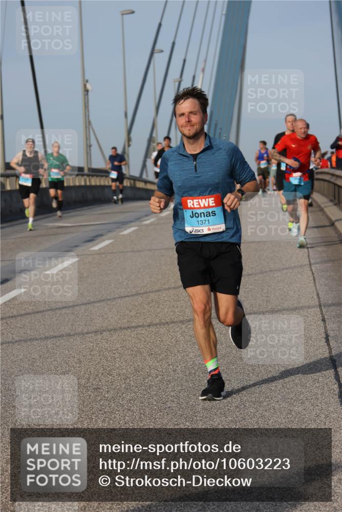 03.10.2026 - Köhlbrandbrückenlauf Strokosch-Dieckow http://msf.ph/oto/10603223 03.10.2026 09:39:30 Position 2 1371 meine-sportfotos.de