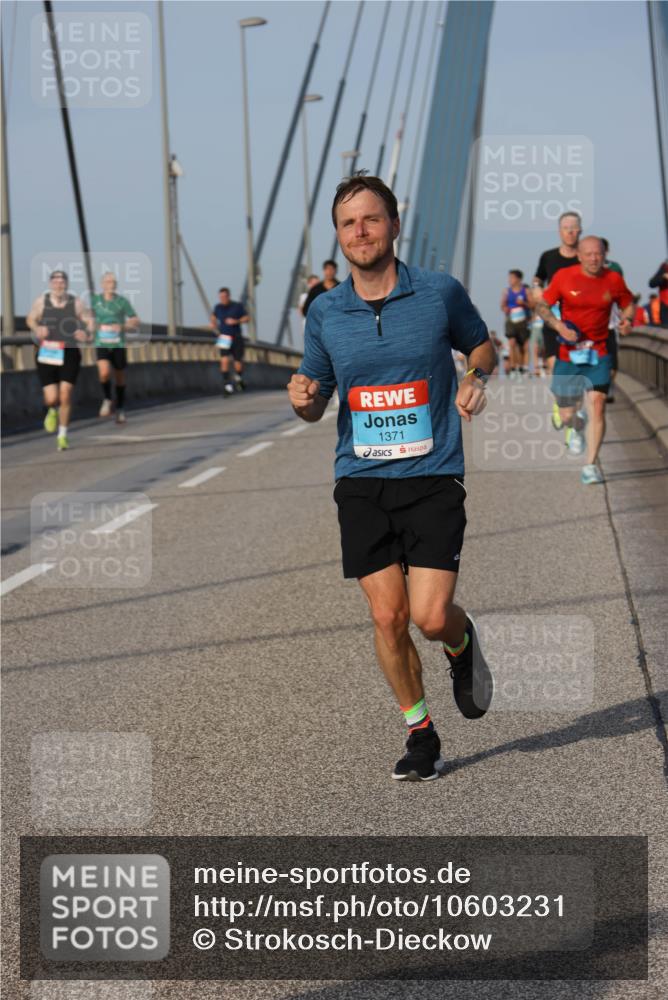 03.10.2026 - Köhlbrandbrückenlauf Strokosch-Dieckow http://msf.ph/oto/10603231 03.10.2026 09:39:30 Position 2 1371 meine-sportfotos.de