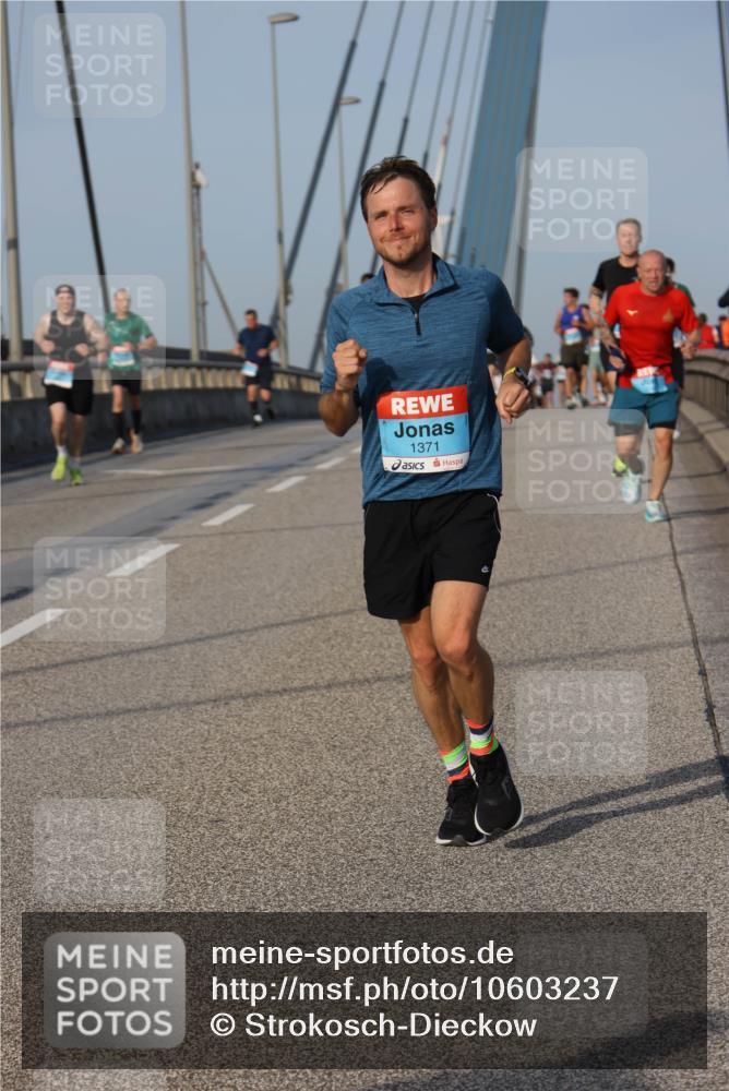 03.10.2026 - Köhlbrandbrückenlauf Strokosch-Dieckow http://msf.ph/oto/10603237 03.10.2026 09:39:30 Position 2 1371 meine-sportfotos.de