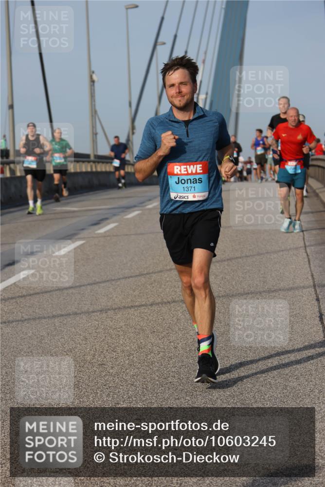 03.10.2026 - Köhlbrandbrückenlauf Strokosch-Dieckow http://msf.ph/oto/10603245 03.10.2026 09:39:30 Position 2 1371 meine-sportfotos.de