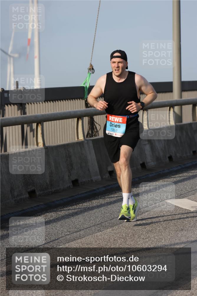 03.10.2026 - Köhlbrandbrückenlauf Strokosch-Dieckow http://msf.ph/oto/10603294 03.10.2026 09:39:36 Position 2 1253 meine-sportfotos.de