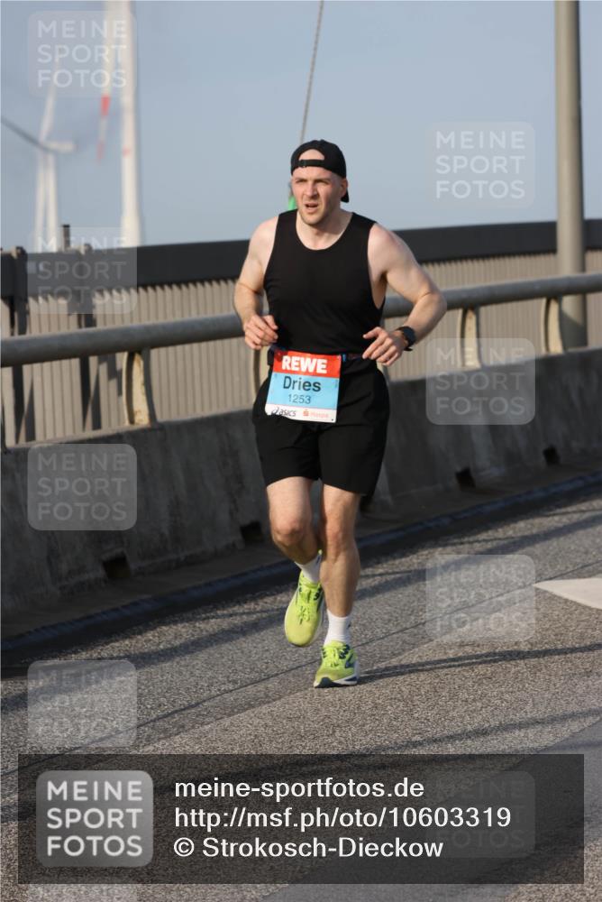 03.10.2026 - Köhlbrandbrückenlauf Strokosch-Dieckow http://msf.ph/oto/10603319 03.10.2026 09:39:36 Position 2 1253 meine-sportfotos.de