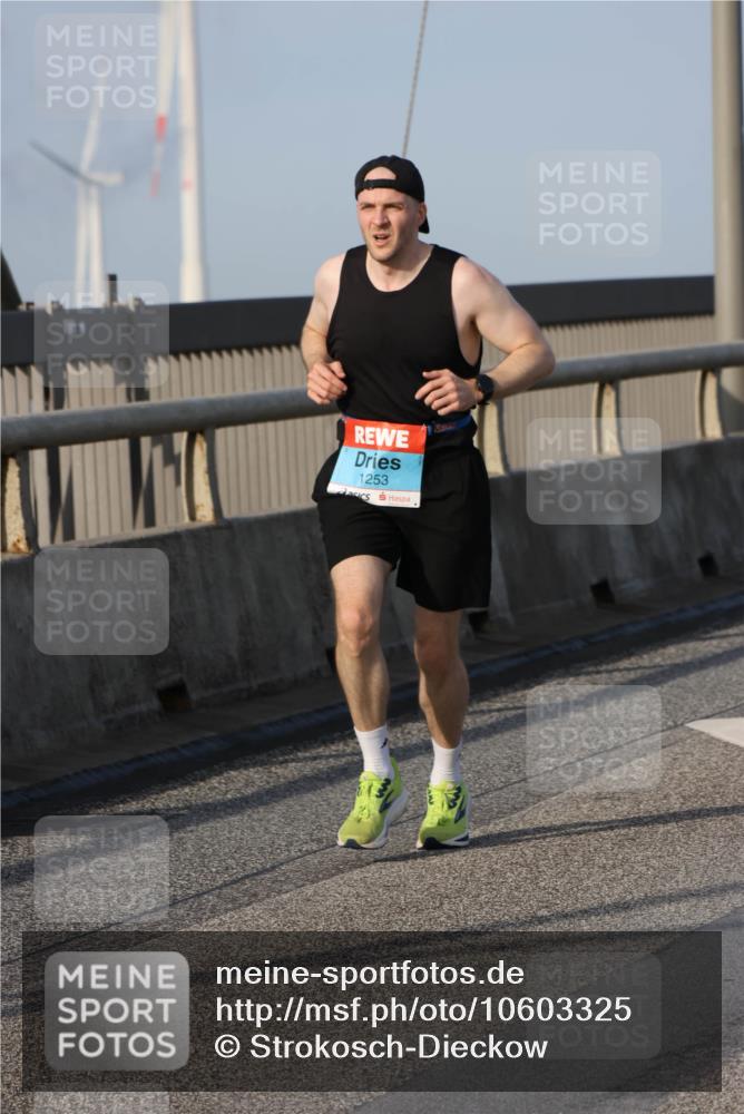 03.10.2026 - Köhlbrandbrückenlauf Strokosch-Dieckow http://msf.ph/oto/10603325 03.10.2026 09:39:36 Position 2 1253 meine-sportfotos.de