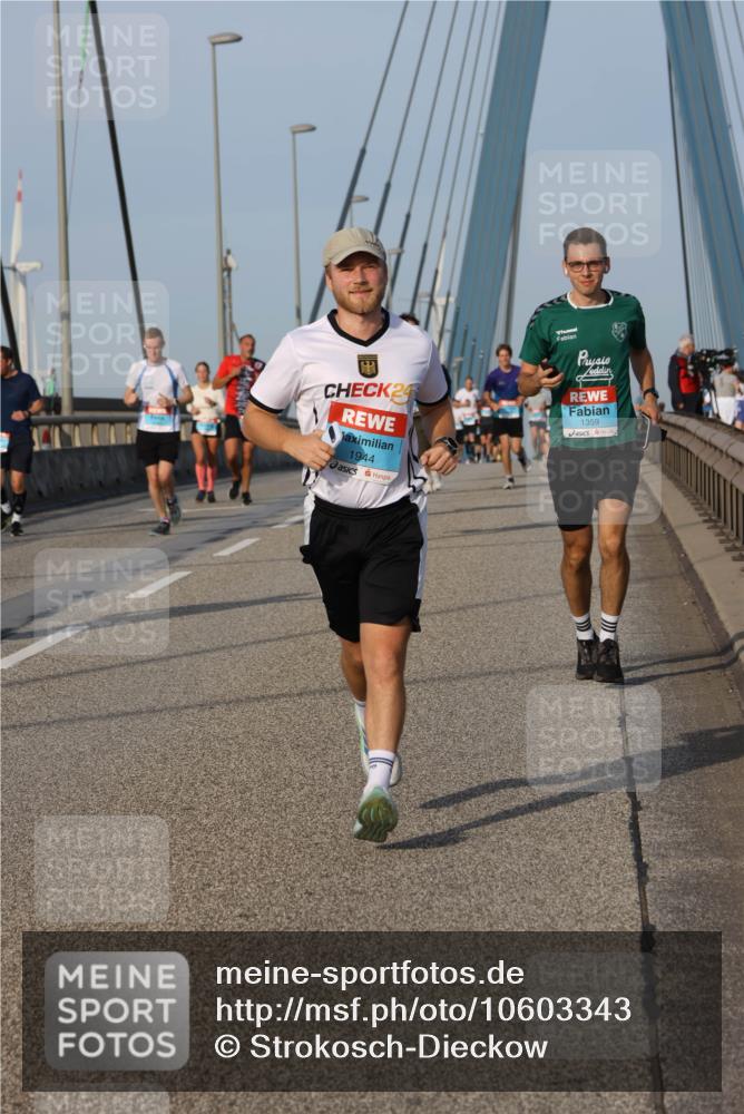 03.10.2026 - Köhlbrandbrückenlauf Strokosch-Dieckow http://msf.ph/oto/10603343 03.10.2026 09:39:40 Position 2 24, 1944, 1359 meine-sportfotos.de
