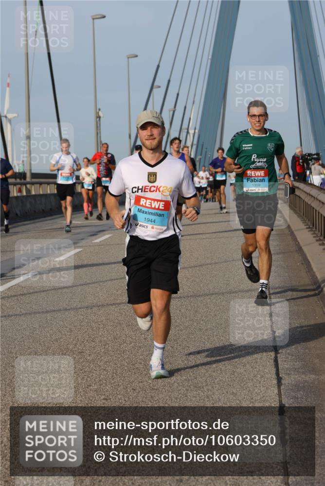 03.10.2026 - Köhlbrandbrückenlauf Strokosch-Dieckow http://msf.ph/oto/10603350 03.10.2026 09:39:40 Position 2 24, 1944, 1359 meine-sportfotos.de