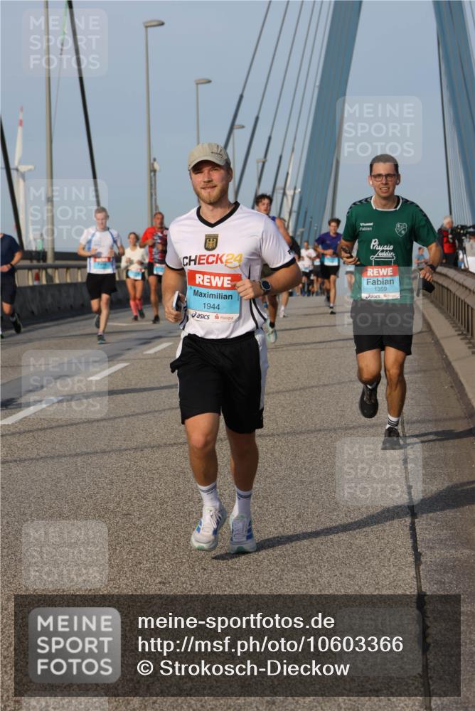 03.10.2026 - Köhlbrandbrückenlauf Strokosch-Dieckow http://msf.ph/oto/10603366 03.10.2026 09:39:40 Position 2 24, 1944, 1359 meine-sportfotos.de