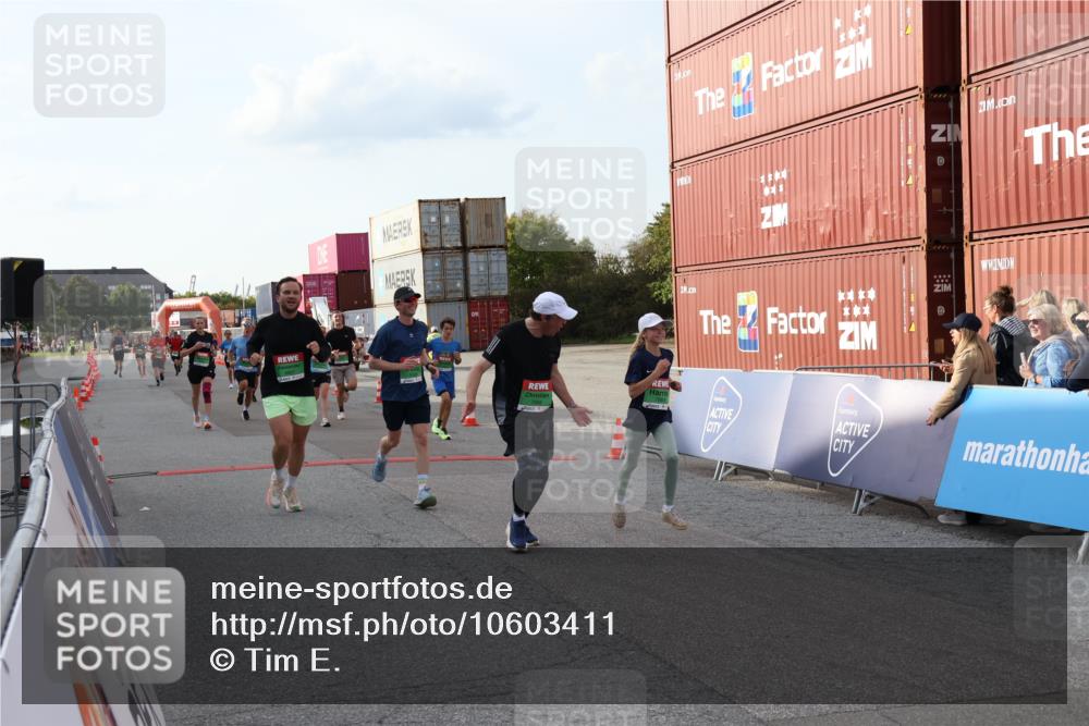 03.10.2026 - Köhlbrandbrückenlauf Tim E. http://msf.ph/oto/10603411 03.10.2026 16:10:34 Ziel 7376, 7480, 7856, 7868, 7869, 7933, 8165, 8178, 8329, 8416, 8498, 8887, 8939, 9300, 9736 meine-sportfotos.de