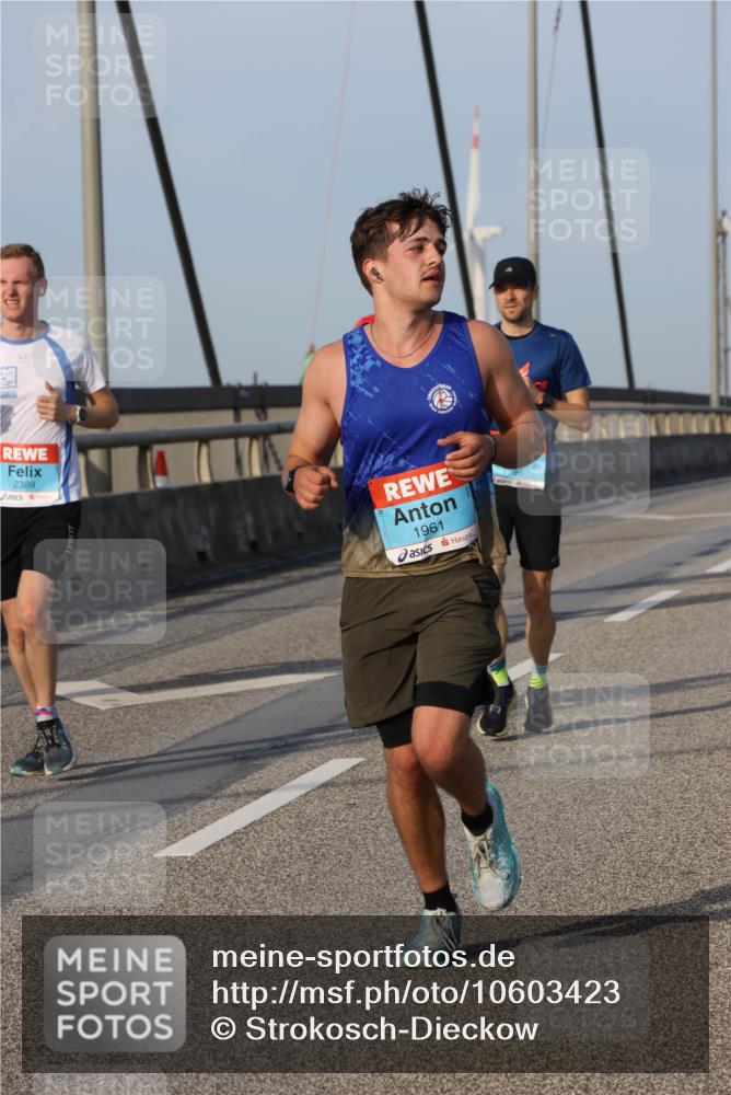 03.10.2026 - Köhlbrandbrückenlauf Strokosch-Dieckow http://msf.ph/oto/10603423 03.10.2026 09:39:46 Position 2 2389, 1961 meine-sportfotos.de