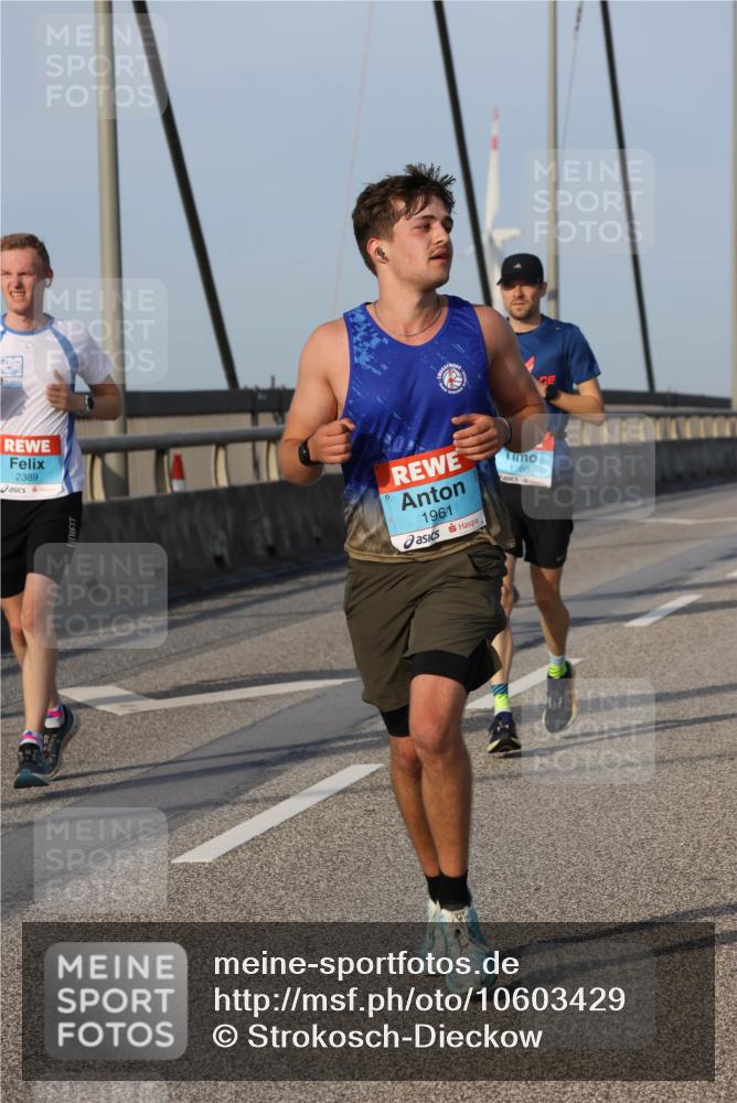 03.10.2026 - Köhlbrandbrückenlauf Strokosch-Dieckow http://msf.ph/oto/10603429 03.10.2026 09:39:46 Position 2 2389, 1961, 1396 meine-sportfotos.de