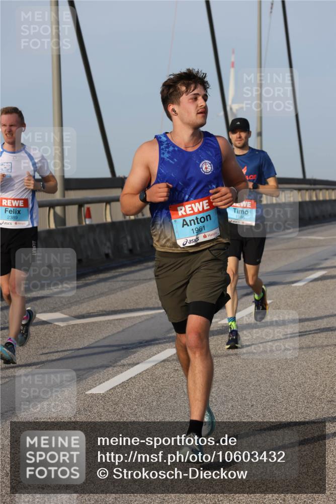03.10.2026 - Köhlbrandbrückenlauf Strokosch-Dieckow http://msf.ph/oto/10603432 03.10.2026 09:39:46 Position 2 2389, 1961, 1396 meine-sportfotos.de