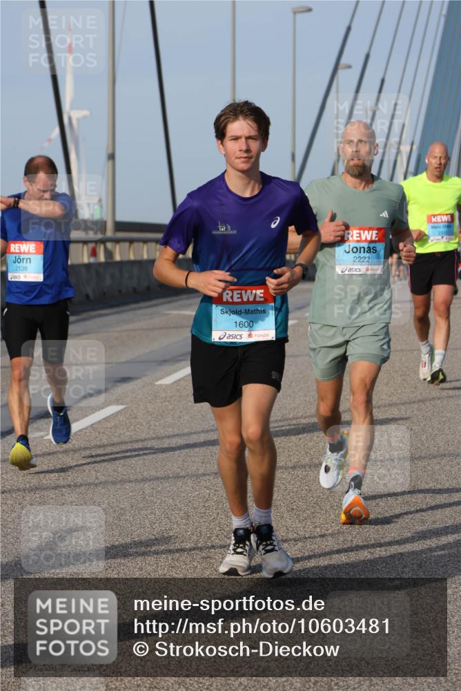 03.10.2026 - Köhlbrandbrückenlauf Strokosch-Dieckow http://msf.ph/oto/10603481 03.10.2026 09:39:51 Position 2 2138, 1600, 2222, 2312 meine-sportfotos.de
