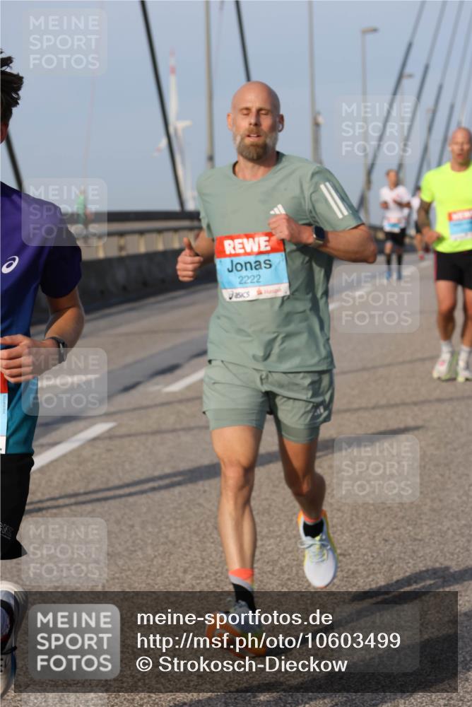 03.10.2026 - Köhlbrandbrückenlauf Strokosch-Dieckow http://msf.ph/oto/10603499 03.10.2026 09:39:53 Position 2 2222 meine-sportfotos.de