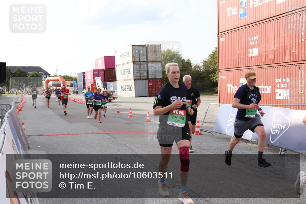 03.10.2026 - Köhlbrandbrückenlauf Tim E. http://msf.ph/oto/10603511 03.10.2026 16:10:39 Ziel 7120, 7121, 7376, 7480, 7705, 7856, 7933, 8165, 8178, 8329, 8416, 8498, 9251, 9300, 9736 meine-sportfotos.de
