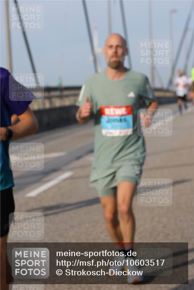 03.10.2026 - Köhlbrandbrückenlauf Strokosch-Dieckow http://msf.ph/oto/10603517 03.10.2026 09:39:53 Position 2  meine-sportfotos.de