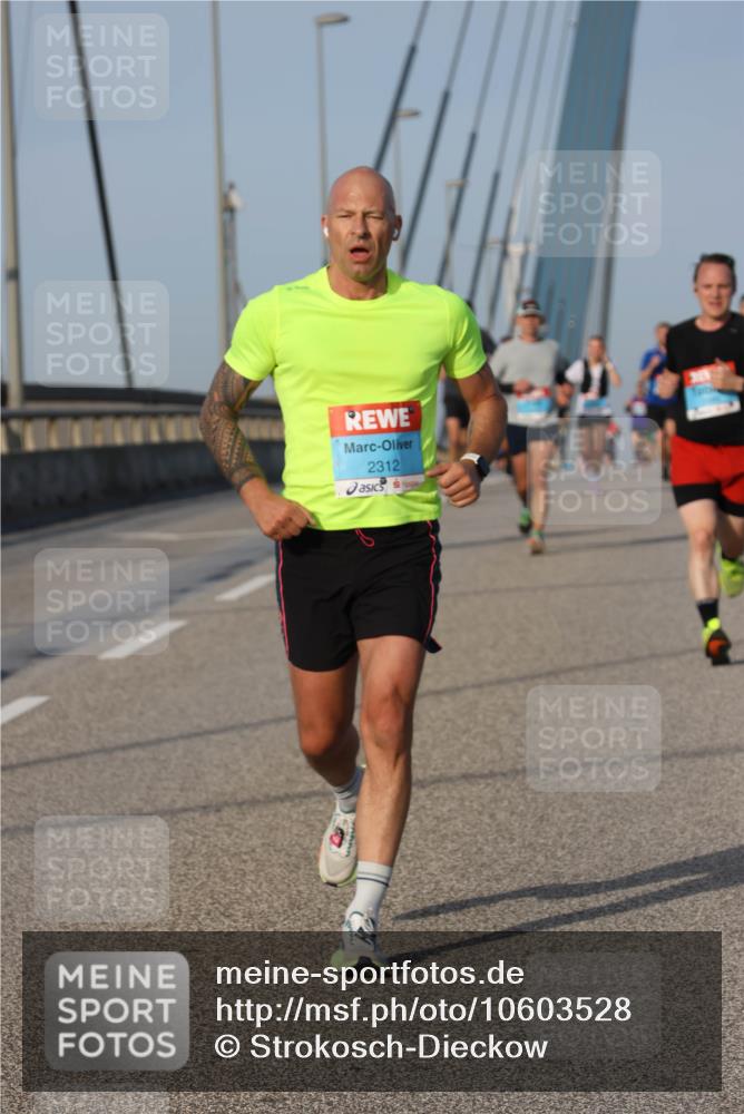 03.10.2026 - Köhlbrandbrückenlauf Strokosch-Dieckow http://msf.ph/oto/10603528 03.10.2026 09:39:55 Position 2 2312 meine-sportfotos.de