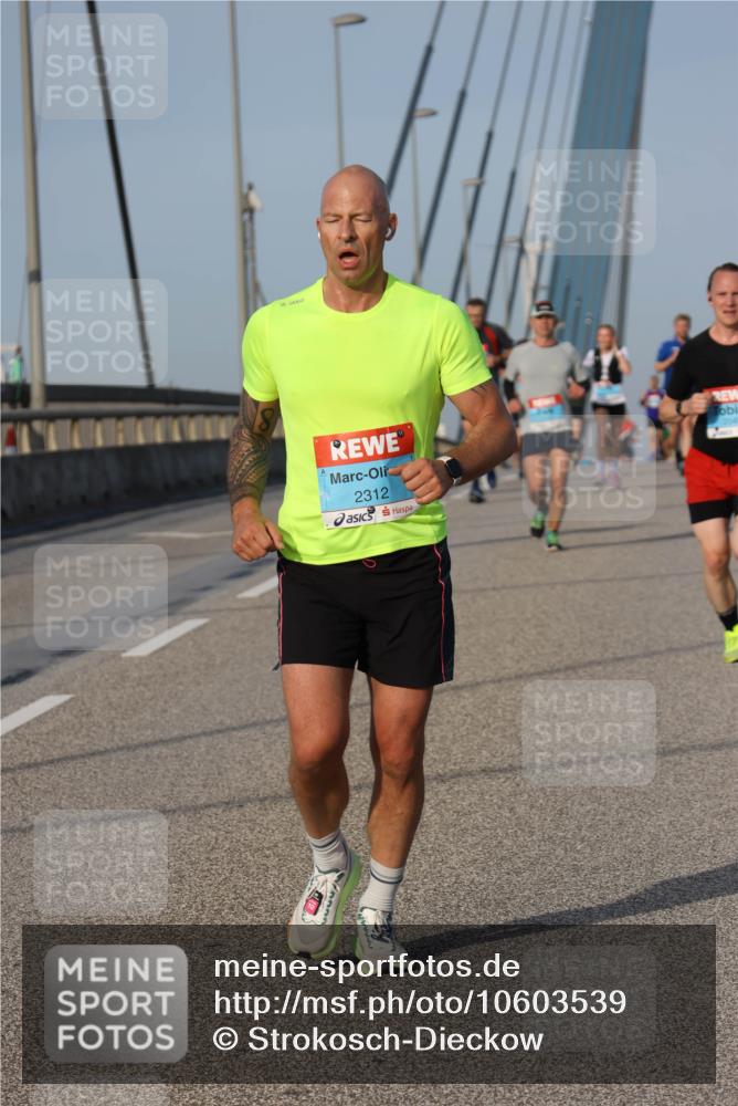 03.10.2026 - Köhlbrandbrückenlauf Strokosch-Dieckow http://msf.ph/oto/10603539 03.10.2026 09:39:55 Position 2 2312 meine-sportfotos.de
