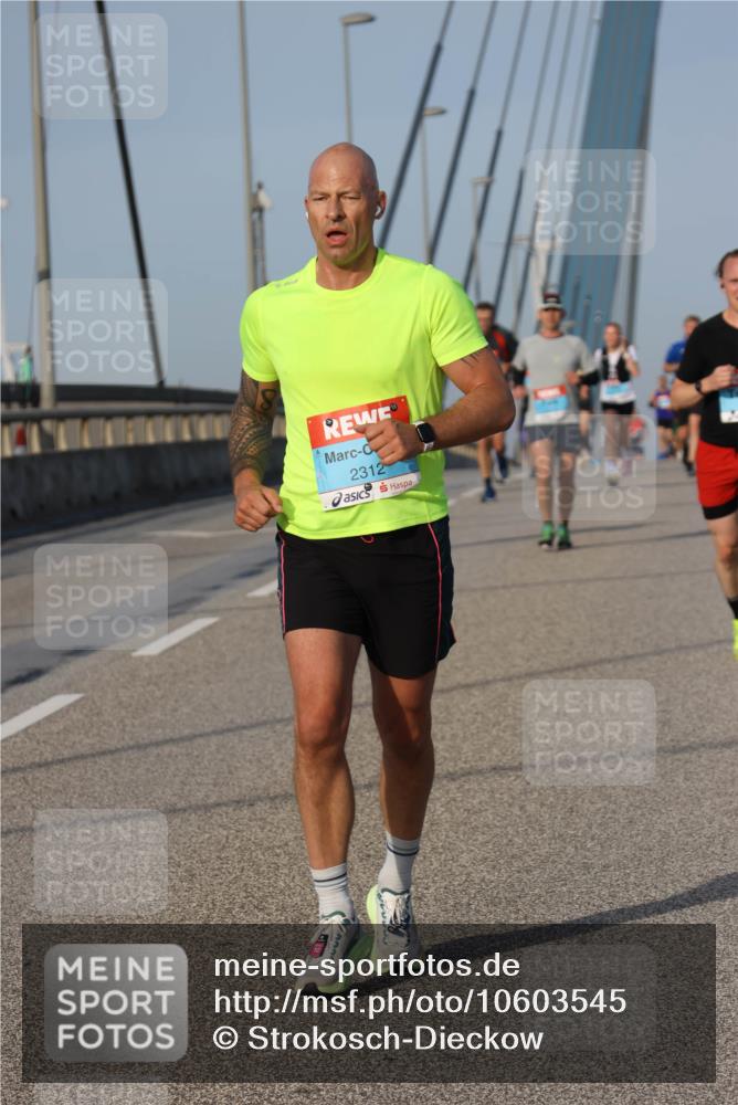 03.10.2026 - Köhlbrandbrückenlauf Strokosch-Dieckow http://msf.ph/oto/10603545 03.10.2026 09:39:55 Position 2 2312 meine-sportfotos.de
