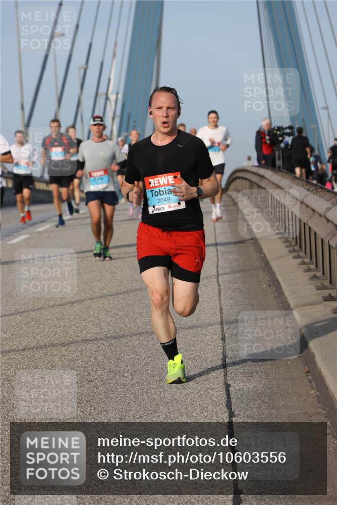 03.10.2026 - Köhlbrandbrückenlauf Strokosch-Dieckow http://msf.ph/oto/10603556 03.10.2026 09:39:57 Position 2 2049 meine-sportfotos.de