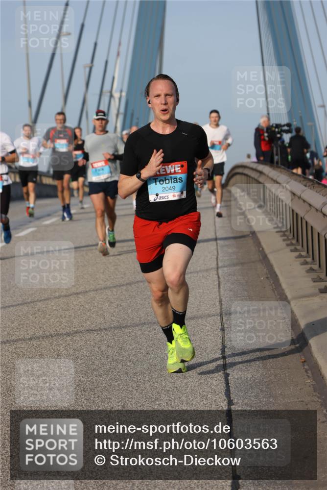 03.10.2026 - Köhlbrandbrückenlauf Strokosch-Dieckow http://msf.ph/oto/10603563 03.10.2026 09:39:57 Position 2 2049 meine-sportfotos.de