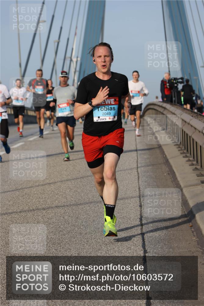 03.10.2026 - Köhlbrandbrückenlauf Strokosch-Dieckow http://msf.ph/oto/10603572 03.10.2026 09:39:57 Position 2 2049 meine-sportfotos.de