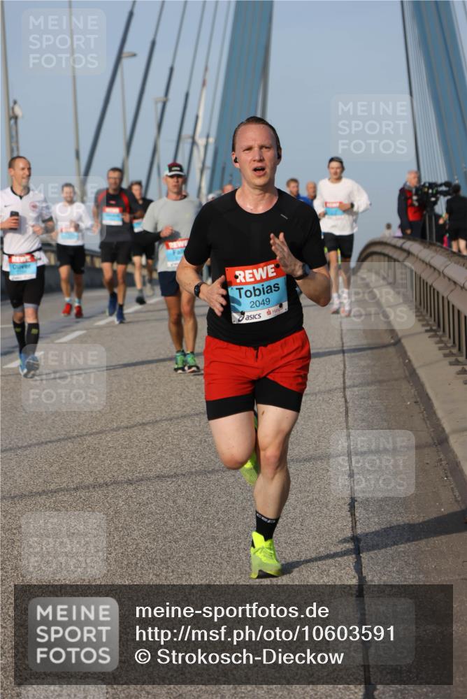 03.10.2026 - Köhlbrandbrückenlauf Strokosch-Dieckow http://msf.ph/oto/10603591 03.10.2026 09:39:57 Position 2 2049 meine-sportfotos.de