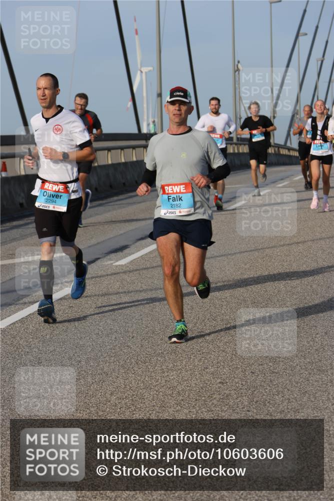 03.10.2026 - Köhlbrandbrückenlauf Strokosch-Dieckow http://msf.ph/oto/10603606 03.10.2026 09:40:02 Position 2 2294, 2182 meine-sportfotos.de