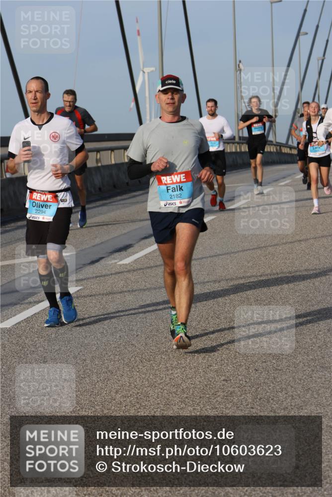 03.10.2026 - Köhlbrandbrückenlauf Strokosch-Dieckow http://msf.ph/oto/10603623 03.10.2026 09:40:02 Position 2 2294, 2182 meine-sportfotos.de