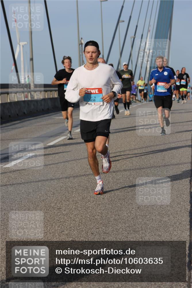 03.10.2026 - Köhlbrandbrückenlauf Strokosch-Dieckow http://msf.ph/oto/10603635 03.10.2026 09:40:05 Position 2 3838 meine-sportfotos.de