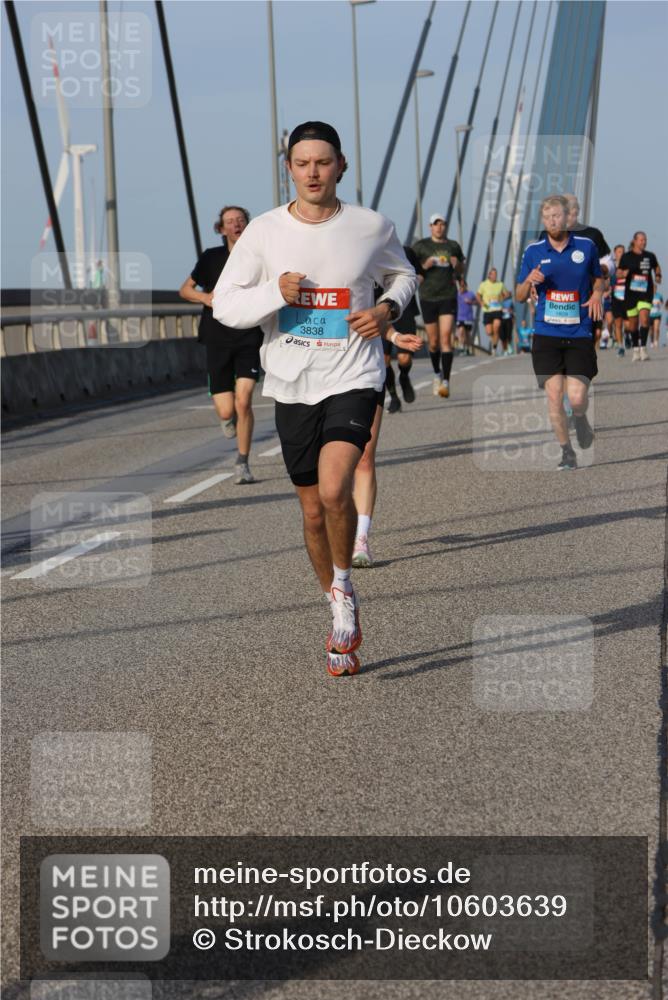 03.10.2026 - Köhlbrandbrückenlauf Strokosch-Dieckow http://msf.ph/oto/10603639 03.10.2026 09:40:05 Position 2 3838 meine-sportfotos.de