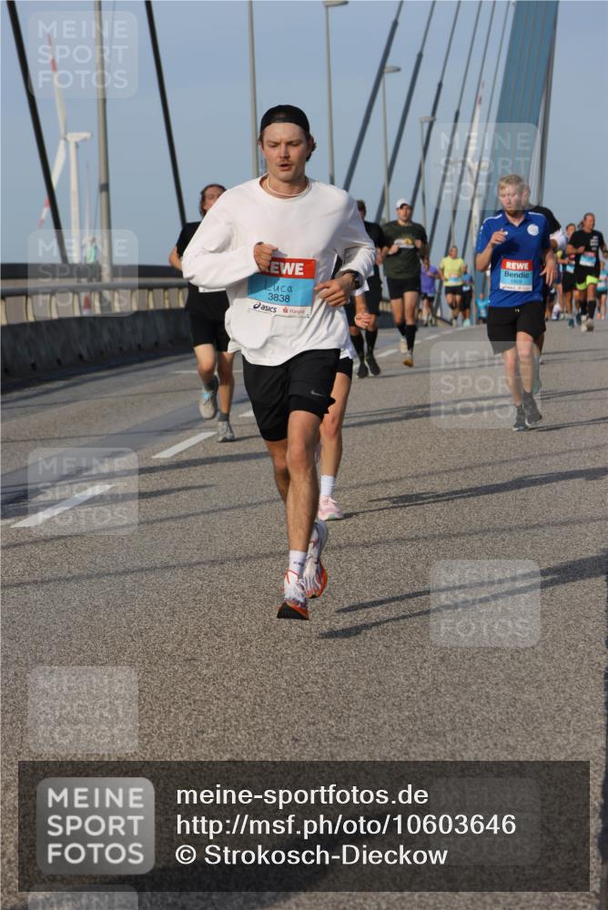 03.10.2026 - Köhlbrandbrückenlauf Strokosch-Dieckow http://msf.ph/oto/10603646 03.10.2026 09:40:05 Position 2 3838 meine-sportfotos.de
