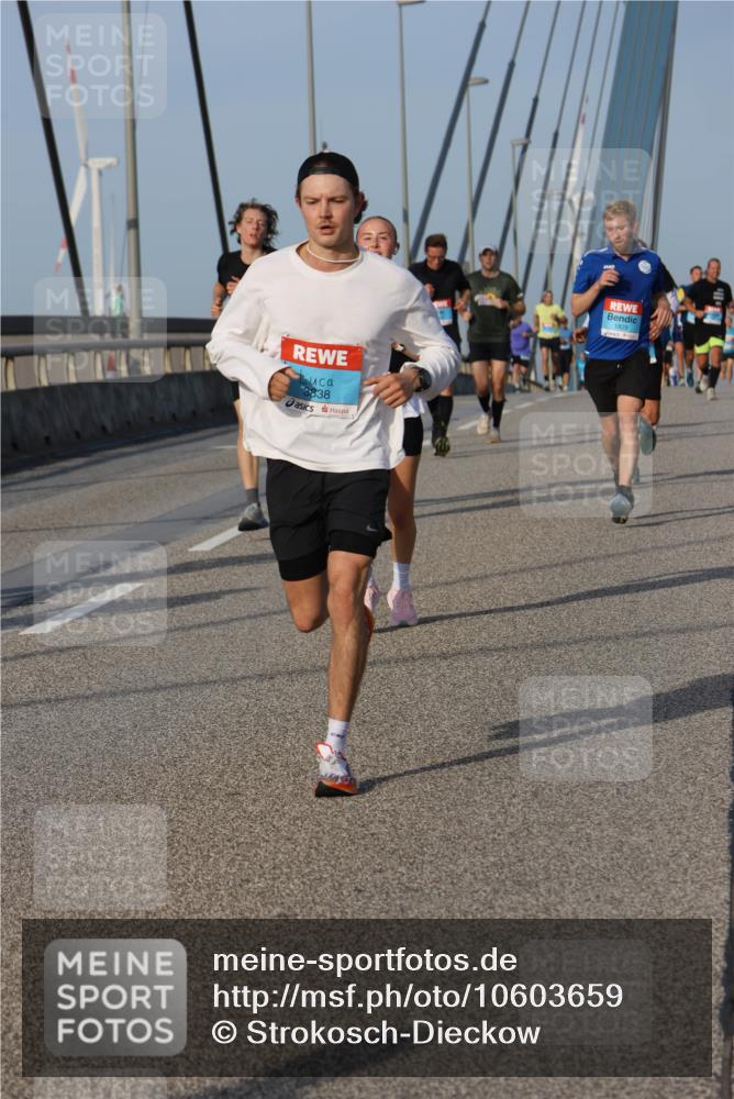 03.10.2026 - Köhlbrandbrückenlauf Strokosch-Dieckow http://msf.ph/oto/10603659 03.10.2026 09:40:05 Position 2 3838 meine-sportfotos.de
