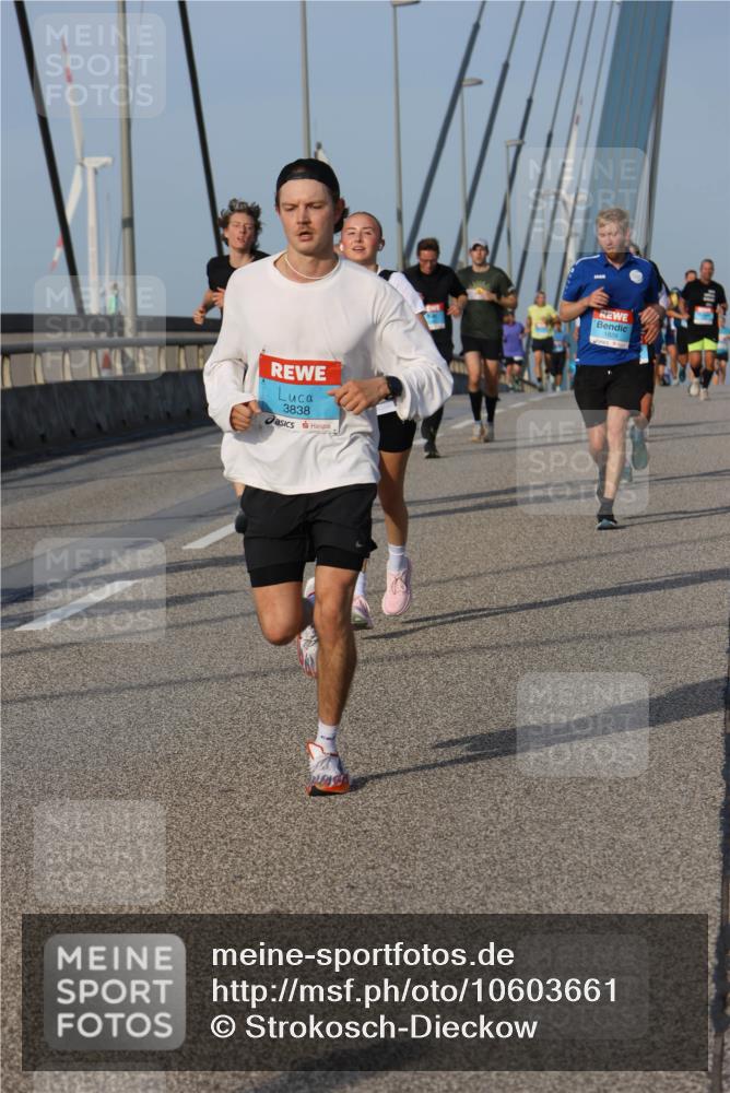 03.10.2026 - Köhlbrandbrückenlauf Strokosch-Dieckow http://msf.ph/oto/10603661 03.10.2026 09:40:05 Position 2 3838, 1829 meine-sportfotos.de