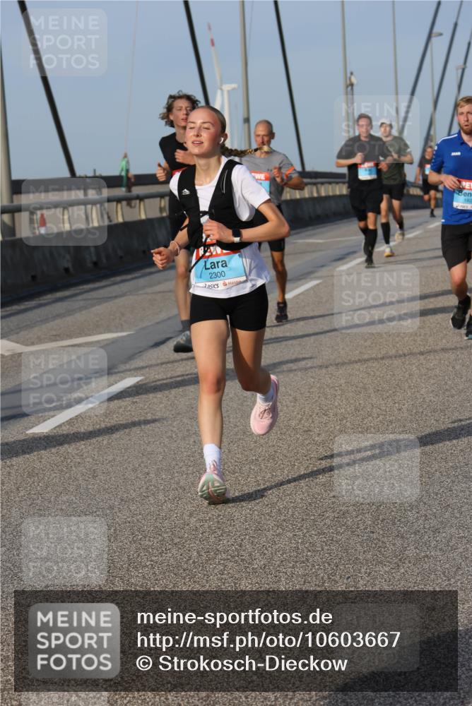 03.10.2026 - Köhlbrandbrückenlauf Strokosch-Dieckow http://msf.ph/oto/10603667 03.10.2026 09:40:07 Position 2 2300, 182 meine-sportfotos.de