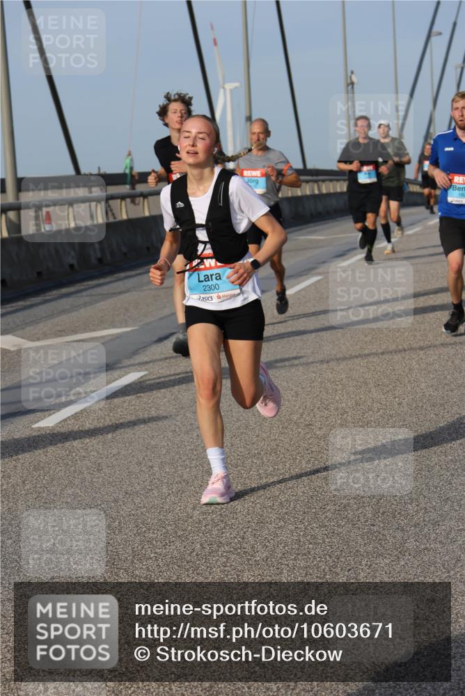 03.10.2026 - Köhlbrandbrückenlauf Strokosch-Dieckow http://msf.ph/oto/10603671 03.10.2026 09:40:07 Position 2 2300 meine-sportfotos.de