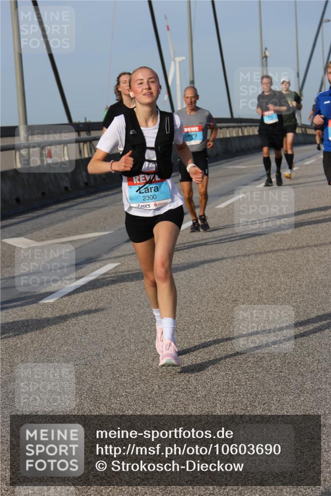 03.10.2026 - Köhlbrandbrückenlauf Strokosch-Dieckow http://msf.ph/oto/10603690 03.10.2026 09:40:08 Position 2 2300 meine-sportfotos.de